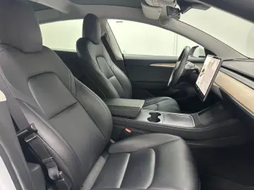 TESLA Model 3 RWD