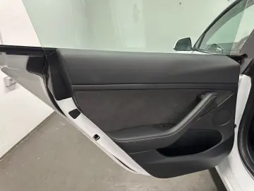 TESLA Model 3 RWD