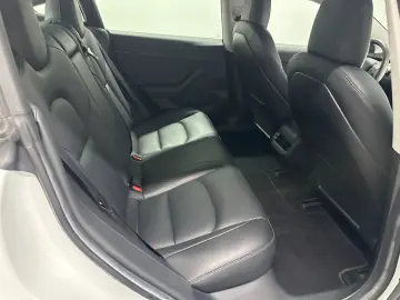 TESLA Model 3 RWD