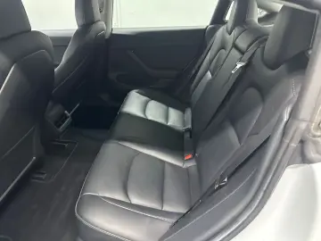 TESLA Model 3 RWD