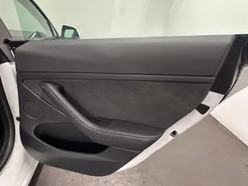 TESLA Model 3 RWD