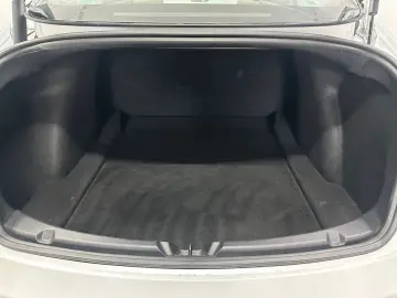 TESLA Model 3 RWD
