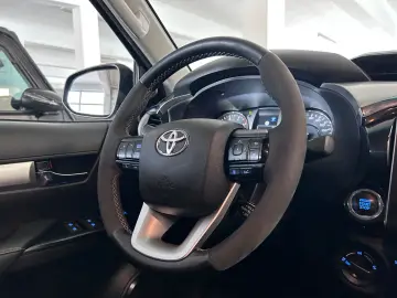 TOYOTA Hilux Double Cab Executive 4x4 Automatik