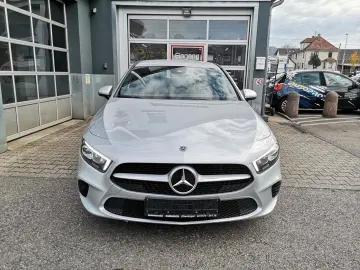 MERCEDES-BENZ A 180 Lim. Automatik NAVI MBUX R-CAM Teilleder
