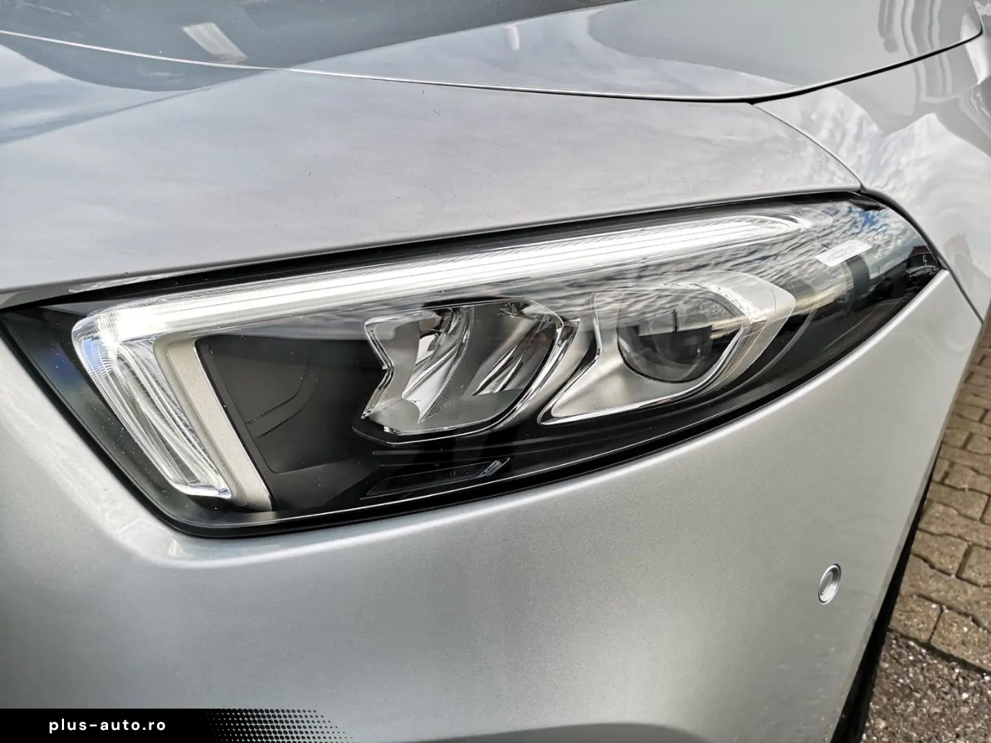 MERCEDES-BENZ A 180 Lim. Automatik NAVI MBUX R-CAM Teilleder