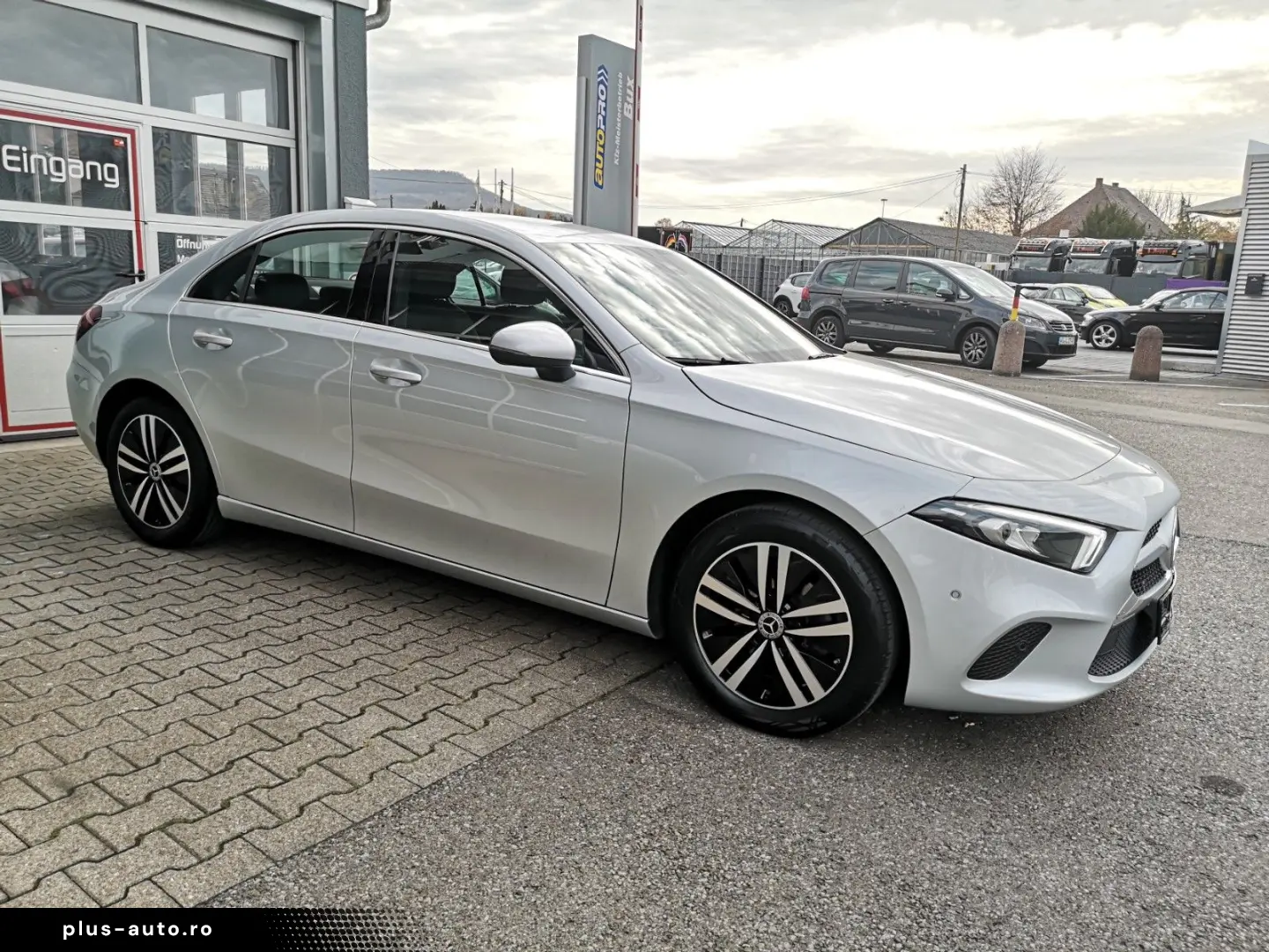 MERCEDES-BENZ A 180 Lim. Automatik NAVI MBUX R-CAM Teilleder