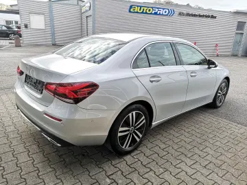 MERCEDES-BENZ A 180 Lim. Automatik NAVI MBUX R-CAM Teilleder