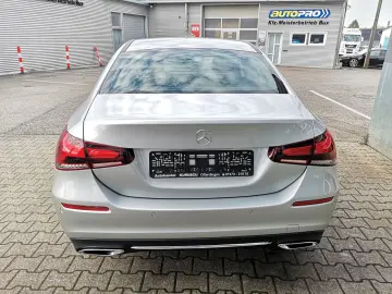 MERCEDES-BENZ A 180 Lim. Automatik NAVI MBUX R-CAM Teilleder
