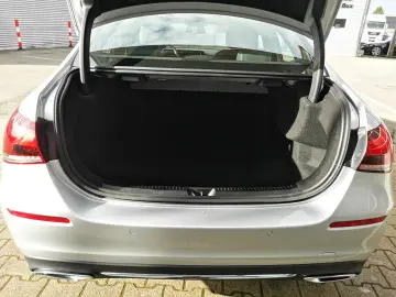 MERCEDES-BENZ A 180 Lim. Automatik NAVI MBUX R-CAM Teilleder