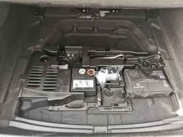 MERCEDES-BENZ A 180 Lim. Automatik NAVI MBUX R-CAM Teilleder