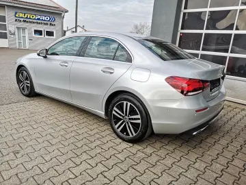 MERCEDES-BENZ A 180 Lim. Automatik NAVI MBUX R-CAM Teilleder