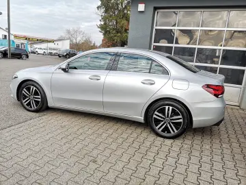 MERCEDES-BENZ A 180 Lim. Automatik NAVI MBUX R-CAM Teilleder