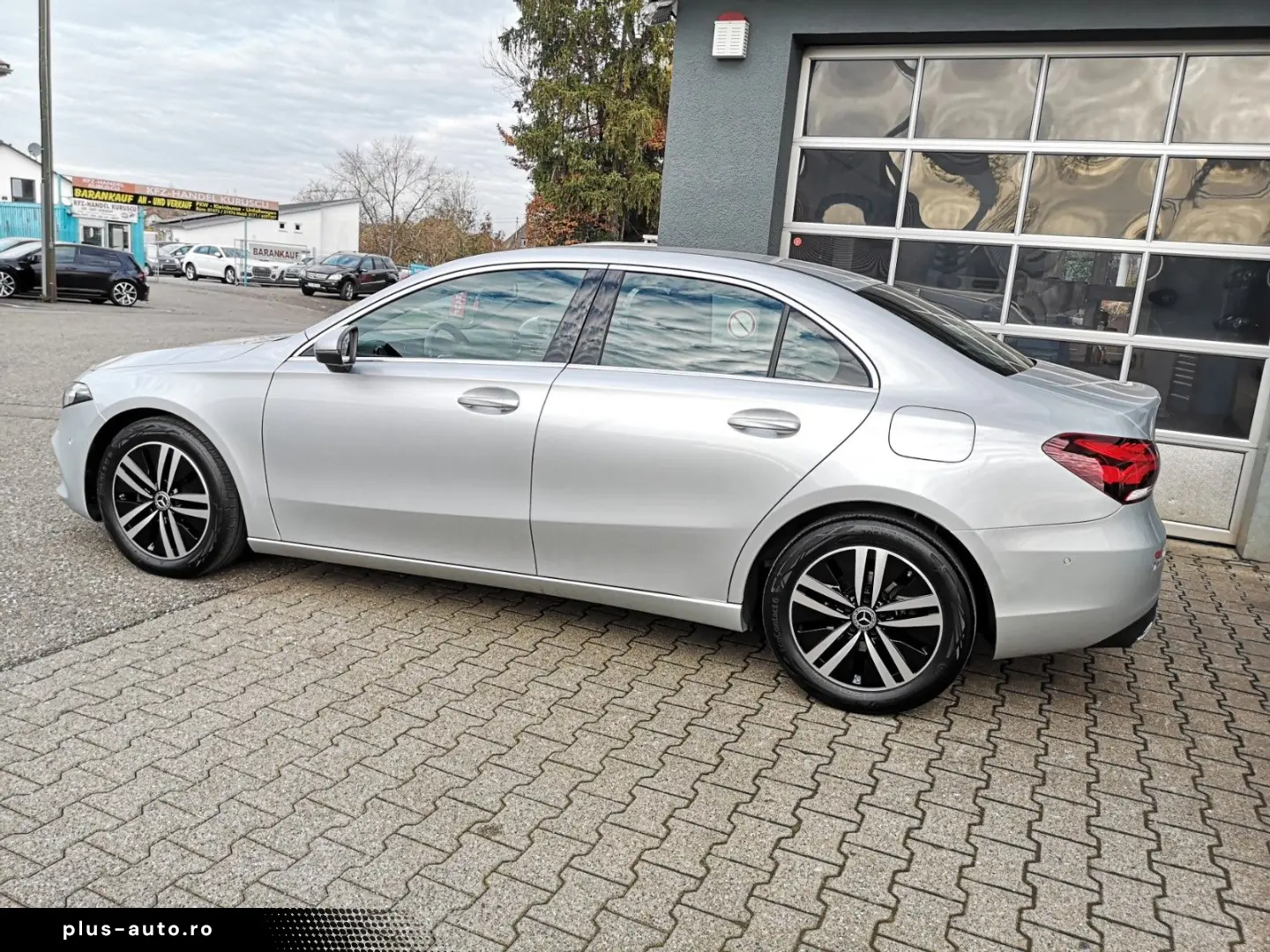 MERCEDES-BENZ A 180 Lim. Automatik NAVI MBUX R-CAM Teilleder