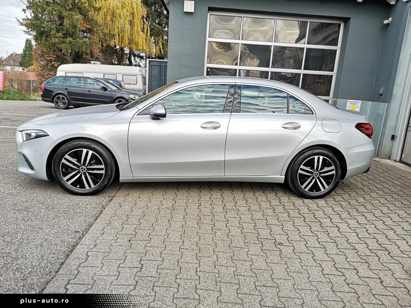 MERCEDES-BENZ A 180 Lim. Automatik NAVI MBUX R-CAM Teilleder