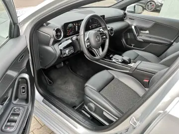 MERCEDES-BENZ A 180 Lim. Automatik NAVI MBUX R-CAM Teilleder