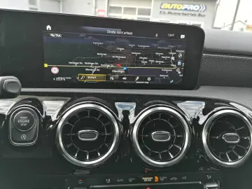 MERCEDES-BENZ A 180 Lim. Automatik NAVI MBUX R-CAM Teilleder