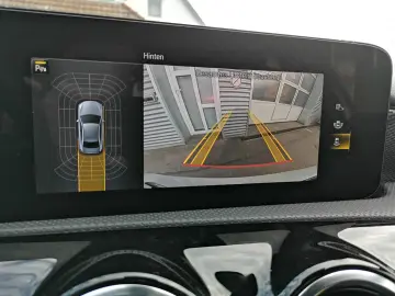 MERCEDES-BENZ A 180 Lim. Automatik NAVI MBUX R-CAM Teilleder