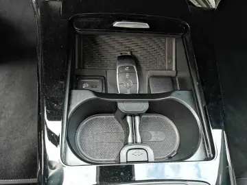 MERCEDES-BENZ A 180 Lim. Automatik NAVI MBUX R-CAM Teilleder