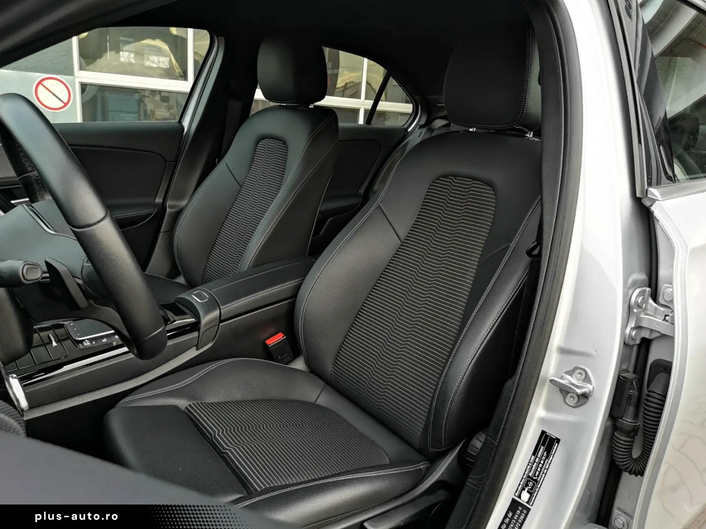 MERCEDES-BENZ A 180 Lim. Automatik NAVI MBUX R-CAM Teilleder