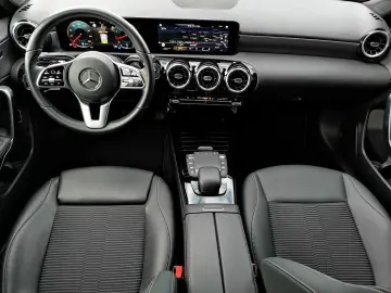 MERCEDES-BENZ A 180 Lim. Automatik NAVI MBUX R-CAM Teilleder