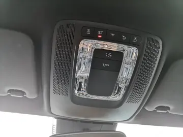 MERCEDES-BENZ A 180 Lim. Automatik NAVI MBUX R-CAM Teilleder