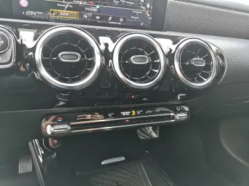 MERCEDES-BENZ A 180 Lim. Automatik NAVI MBUX R-CAM Teilleder