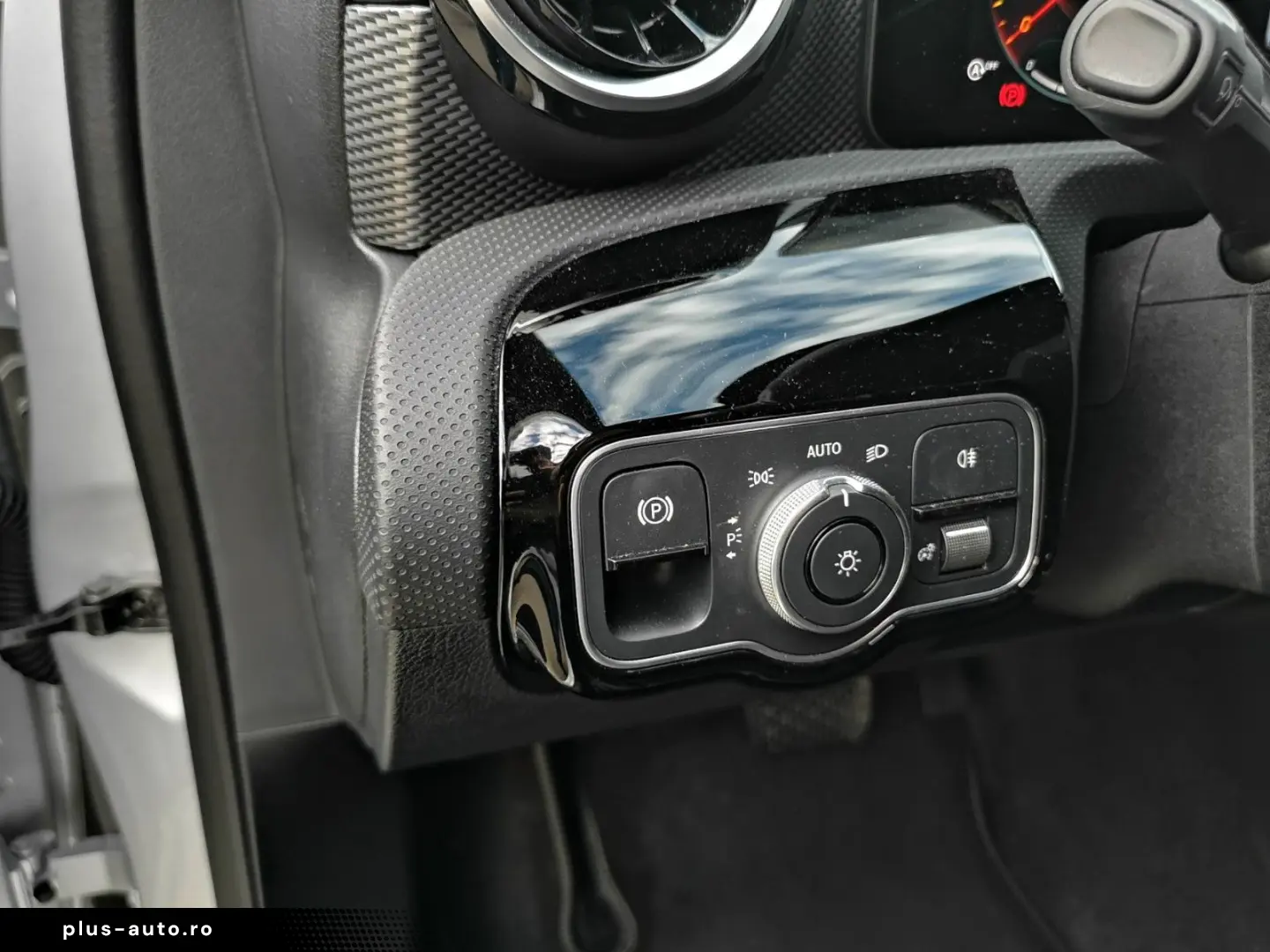 MERCEDES-BENZ A 180 Lim. Automatik NAVI MBUX R-CAM Teilleder