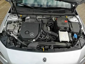 MERCEDES-BENZ A 180 Lim. Automatik NAVI MBUX R-CAM Teilleder