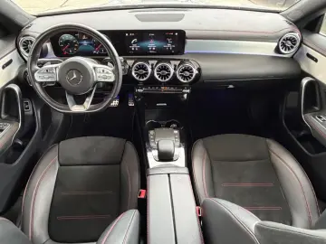 MERCEDES-BENZ CLA 200 AMG-LINE PANO ACC NIGHT-PAKET KAMERA