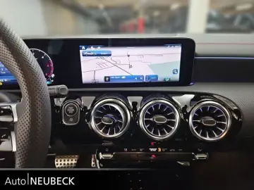 MERCEDES-BENZ CLA 220 d Coupé AMG Line Totwinkel Multibeam