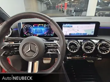 MERCEDES-BENZ CLA 220 d Coupé AMG Line Totwinkel Multibeam