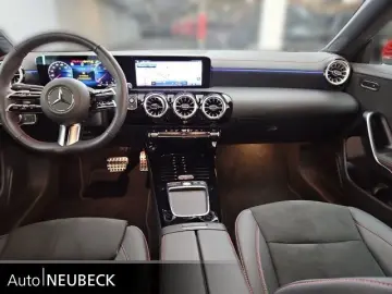 MERCEDES-BENZ CLA 220 d Coupé AMG Line Totwinkel Multibeam