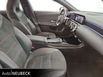 MERCEDES-BENZ CLA 220 d Coupé AMG Line Totwinkel Multibeam