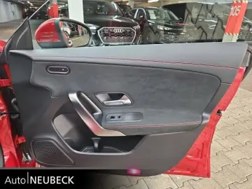 MERCEDES-BENZ CLA 220 d Coupé AMG Line Totwinkel Multibeam