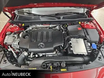 MERCEDES-BENZ CLA 220 d Coupé AMG Line Totwinkel Multibeam