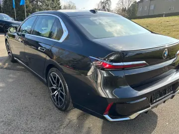 BMW 740d xDrive M Sport M Sportpaket B&W Surround