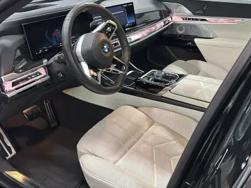 BMW 740d xDrive M Sport M Sportpaket B&W Surround