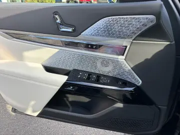 BMW 740d xDrive M Sport M Sportpaket B&W Surround