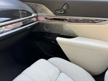 BMW 740d xDrive M Sport M Sportpaket B&W Surround