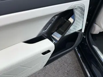 BMW 740d xDrive M Sport M Sportpaket B&W Surround