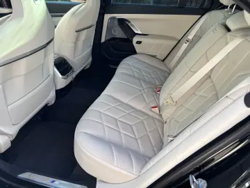 BMW 740d xDrive M Sport M Sportpaket B&W Surround