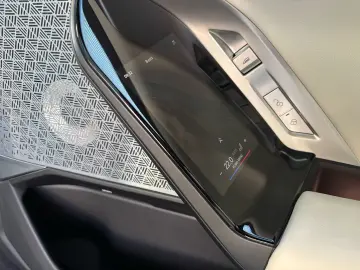 BMW 740d xDrive M Sport M Sportpaket B&W Surround