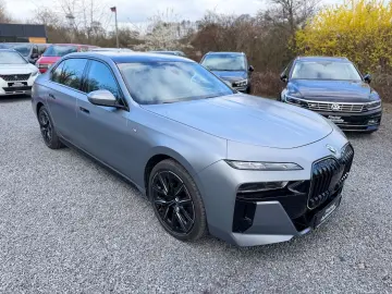 BMW 740 d xDrive M Sport LED PANO LEDER B&W STAND