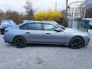 BMW 740 d xDrive M Sport LED PANO LEDER B&W STAND