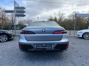 BMW 740 d xDrive M Sport LED PANO LEDER B&W STAND