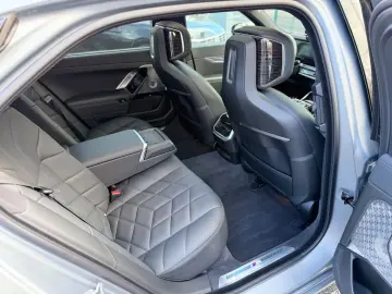 BMW 740 d xDrive M Sport LED PANO LEDER B&W STAND