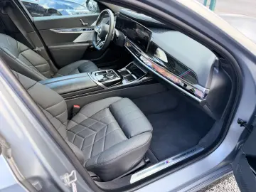 BMW 740 d xDrive M Sport LED PANO LEDER B&W STAND