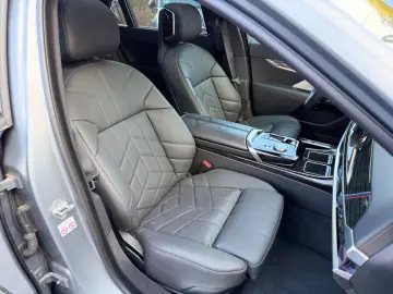 BMW 740 d xDrive M Sport LED PANO LEDER B&W STAND