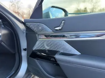 BMW 740 d xDrive M Sport LED PANO LEDER B&W STAND