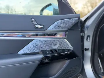 BMW 740 d xDrive M Sport LED PANO LEDER B&W STAND